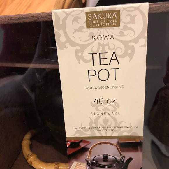 Beautiful black glossy tea pot with wooden handle - Picture 2 of 4